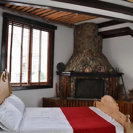 House On The Edge Bed and Breakfast Κερύνεια