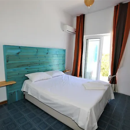 House On The Edge Bed & Breakfast *